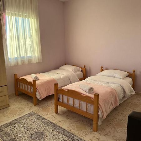 Hostel Rinas Buitenkant foto