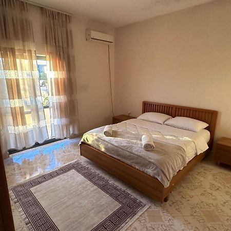 Hostel Rinas Buitenkant foto