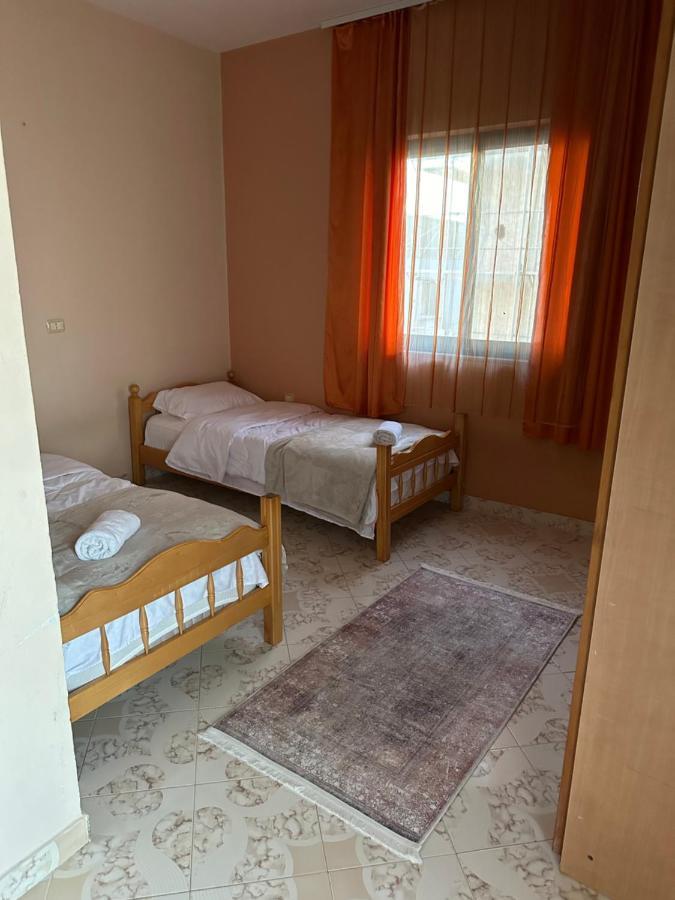 Hostel Rinas Buitenkant foto